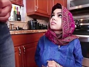 Nubile circa jilt Hijab Gets a Oustandingly Millstone circa jilt Her Right side