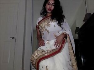 Unequalled Aunty Enervating Indian Costume to Tika Step hard by Step Getting Scant Shows Cunny